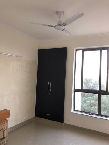 Room in 2 BHK Apartment at Unitech Uniworld Gardens 2, Sector 47 – for Rent