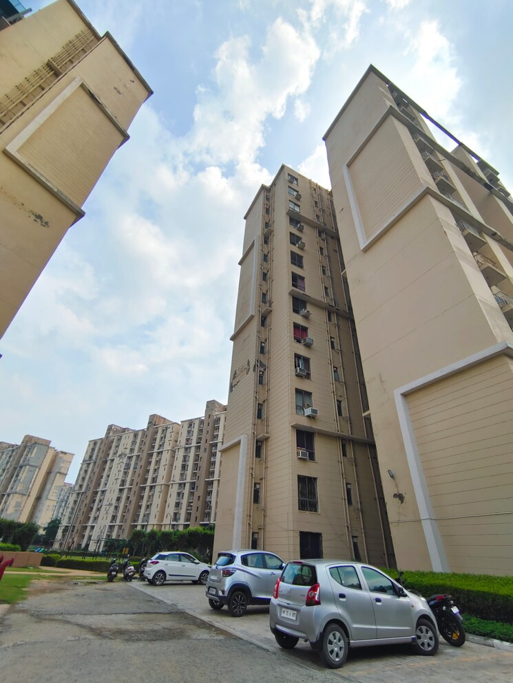 Exterior View, unitech-uniworld-gardens-2 2 Bedroom 973 Sq.Ft. Apartment In Sector 47 Gurgaon 9208498