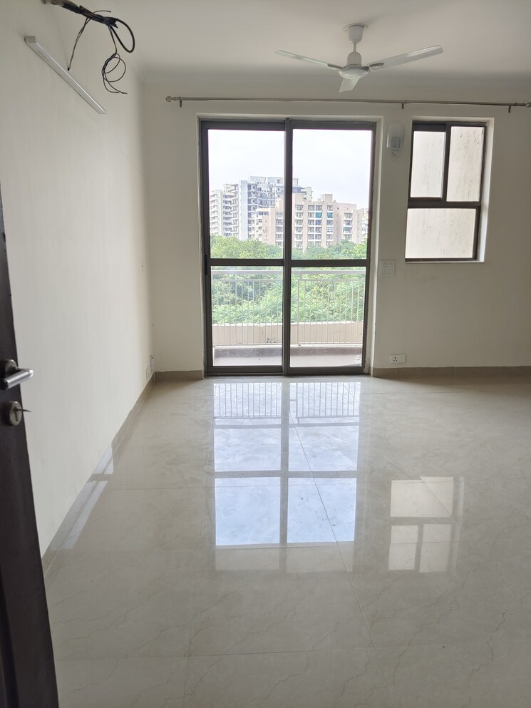 Room, unitech-uniworld-gardens-2 2 Bedroom 973 Sq.Ft. Apartment In Sector 47 Gurgaon 9208498