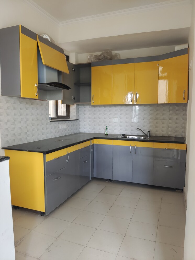 Kitchen, unitech-uniworld-gardens-2 2 Bedroom 973 Sq.Ft. Apartment In Sector 47 Gurgaon 9208498