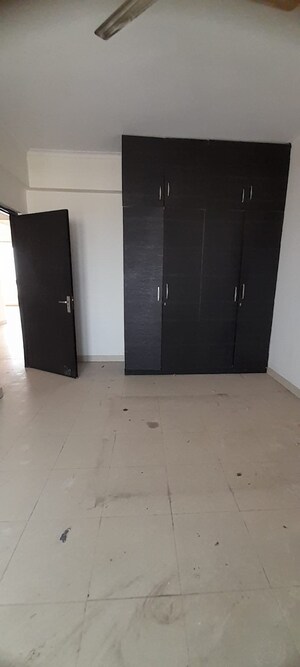 Room in 3 BHK Apartment at Ardee City Palm Grove Heights, Sector 52 – for Rent