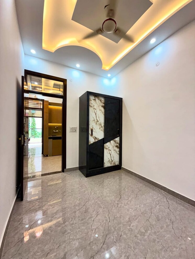 Room, uttam nagar 2 Bedroom 26 Sq.Yd. Builder Floor In Uttam Nagar Delhi 9208530