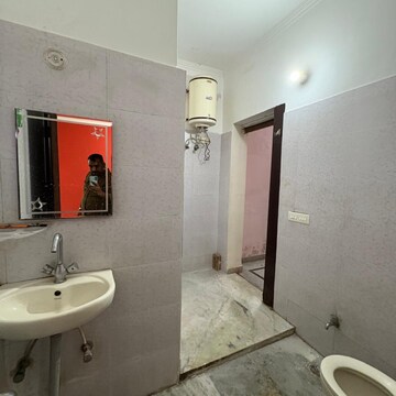 Bathroom in 1 BHK Builder Floor at Sector 9 – for Rent
