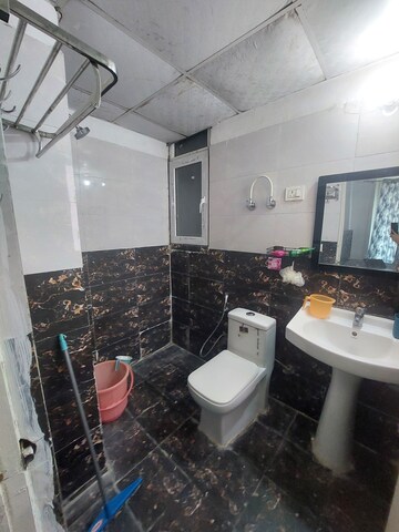 Team Area in 3 BHK Apartment at Omicron Iii Greater Noida – for Rent