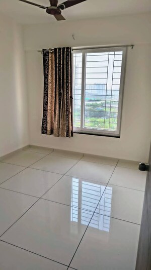Room in 3 BHK Apartment at Leela Heights, Wakad – for Rent