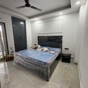 Bedroom in 1 BHK Builder Floor at Sector 9 – for Rent