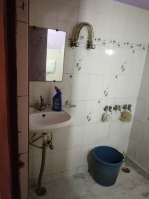 Bathroom in 1 BHK Apartment at Sarita Vihar – for Rent