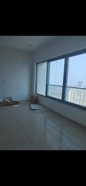 Room in 2 BHK Apartment at Peninsula Salsette 27, Byculla – for Rent