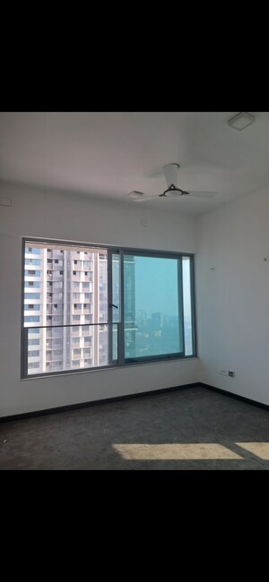 Room in 2 BHK Apartment at Peninsula Salsette 27, Byculla – for Rent