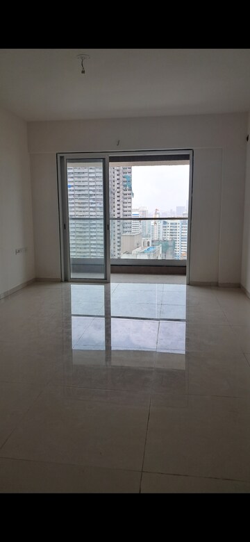Room in 3 BHK Apartment at Runwal Nirvana, Parel – for Rent