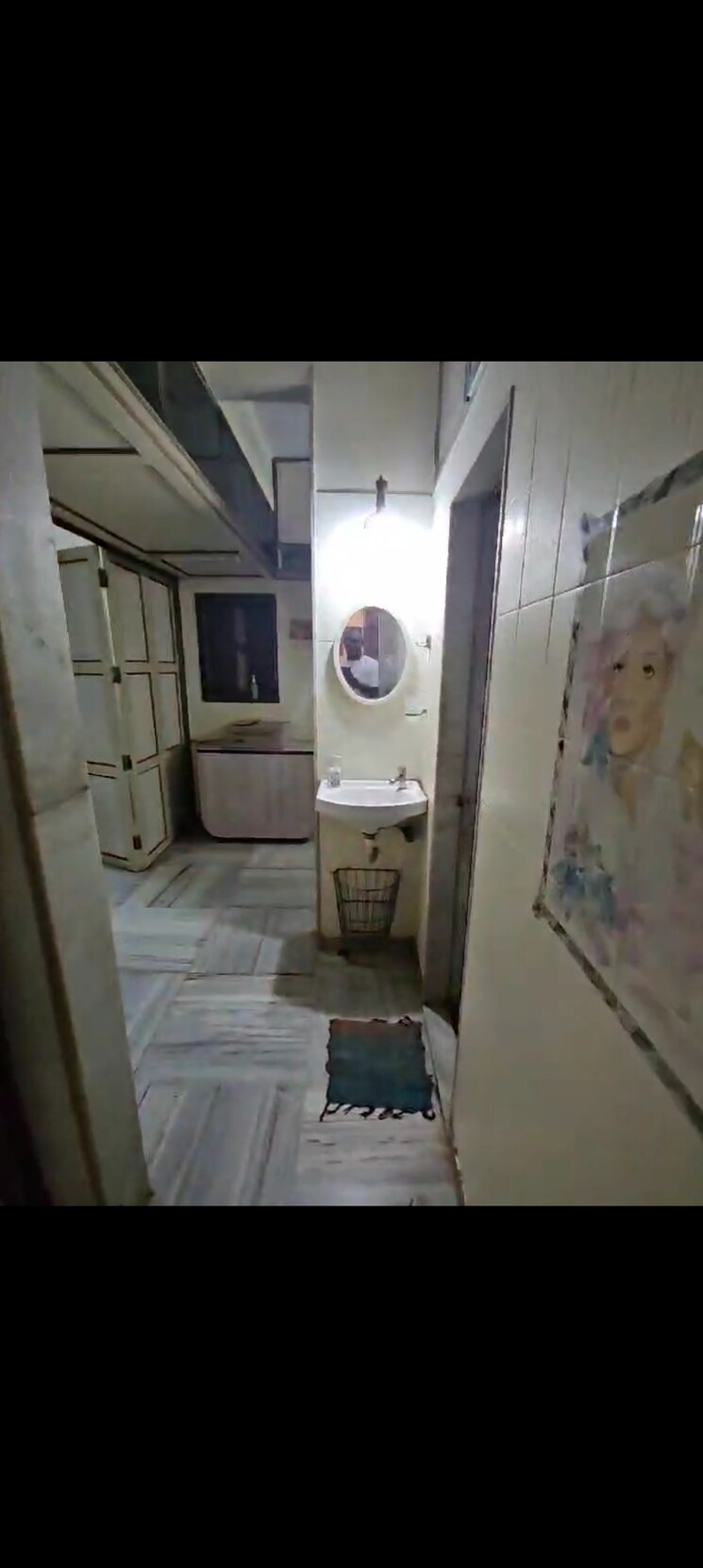 Bathroom, ghatkopar east 2 Bedroom 700 Sq.Ft. Apartment In Ghatkopar East Mumbai 9208589