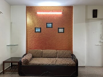 2 BHK Apartment For Rent in Maruti Building, Parel