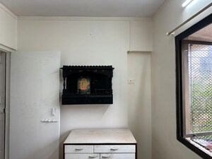 Furnished Amenities in 2 BHK Apartment at Maruti Building, Parel – for Rent