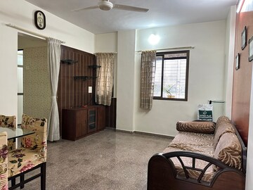 Bedroom in 2 BHK Apartment at Maruti Building, Parel – for Rent