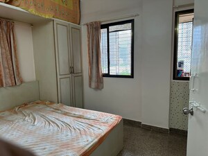 Bedroom in 2 BHK Apartment at Maruti Building, Parel – for Rent