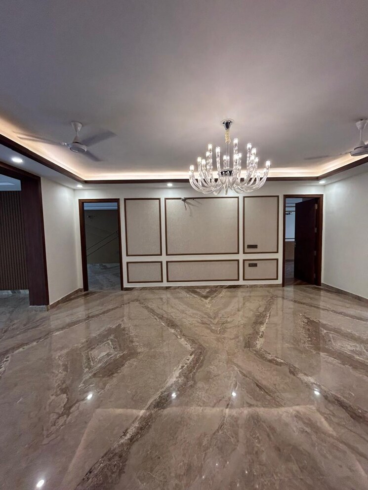 Room, sector 23 3 Bedroom 2250 Sq.Ft. Builder Floor In Sector 23 Gurgaon 9208602