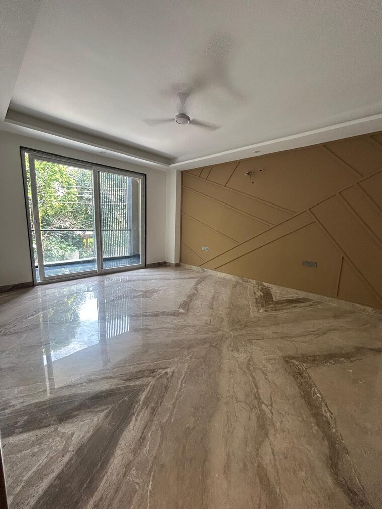 Room, sector 23 3 Bedroom 2250 Sq.Ft. Builder Floor In Sector 23 Gurgaon 9208602