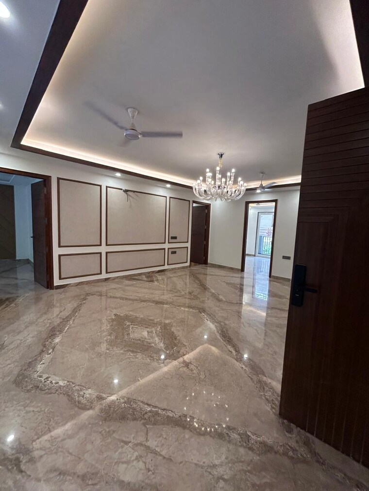 Room, sector 23 3 Bedroom 2250 Sq.Ft. Builder Floor In Sector 23 Gurgaon 9208602