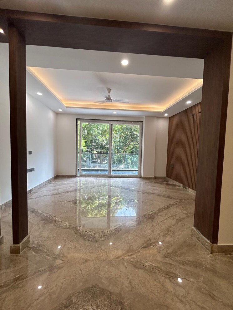 Room, sector 23 3 Bedroom 2250 Sq.Ft. Builder Floor In Sector 23 Gurgaon 9208602