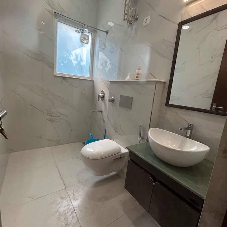 Bathroom, south extension i 1 Bedroom 450 Sq.Ft. Builder Floor In South Extension I Delhi 9208604