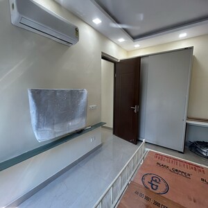 Furnished Amenities in 1 BHK Builder Floor at South Extension I – for Rent