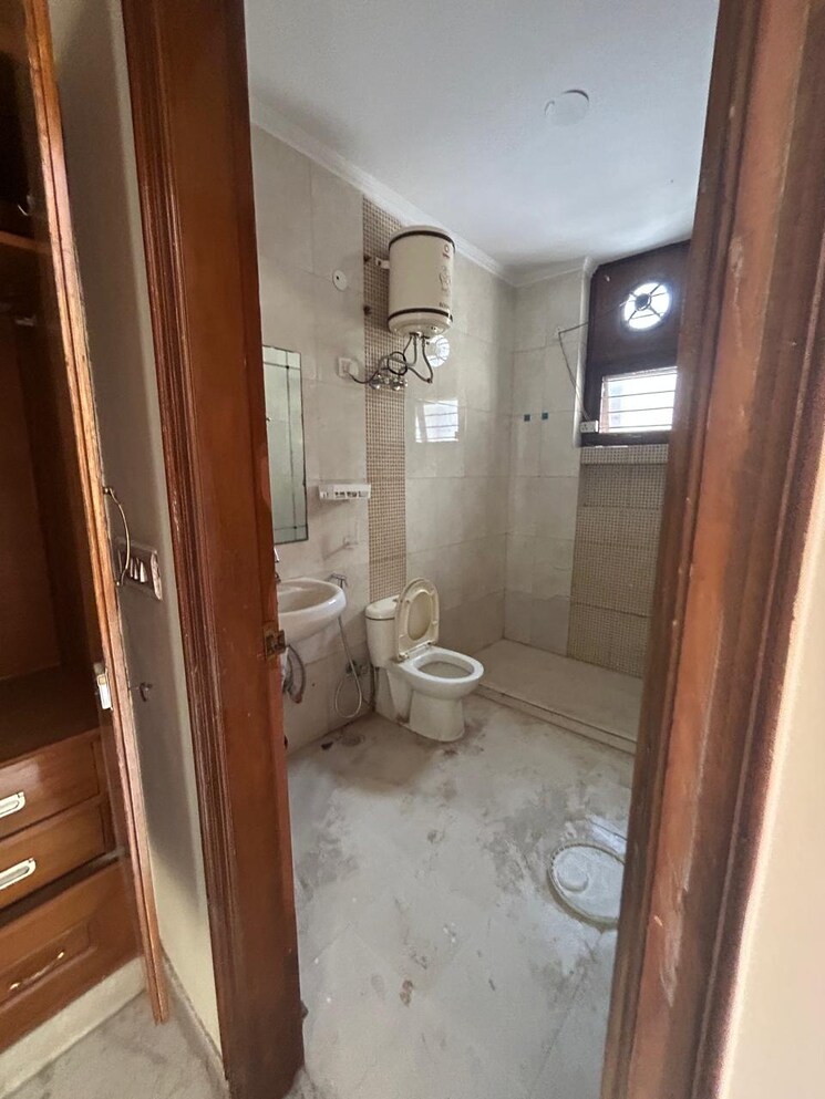 Bathroom, sector 23 2.5 Bedroom 1600 Sq.Ft. Independent House In Sector 23 Gurgaon 9208611
