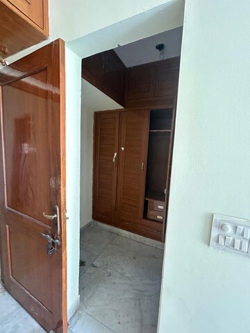 Furnished Amenities in 2.5 BHK Independent House at Sector 23 – for Rent