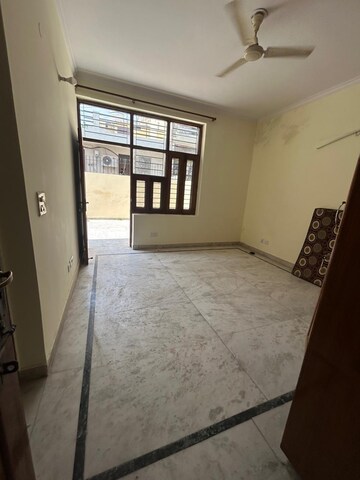 Room in 2.5 BHK Independent House at Sector 23 – for Rent