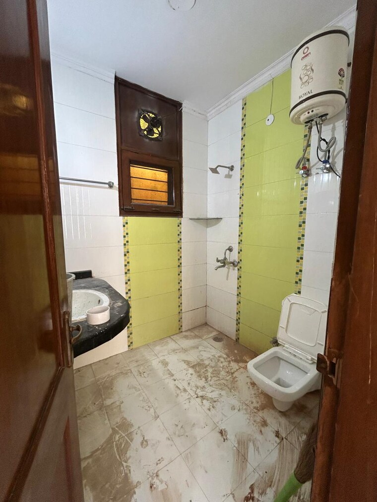 Bathroom, sector 23 2.5 Bedroom 1600 Sq.Ft. Independent House In Sector 23 Gurgaon 9208611