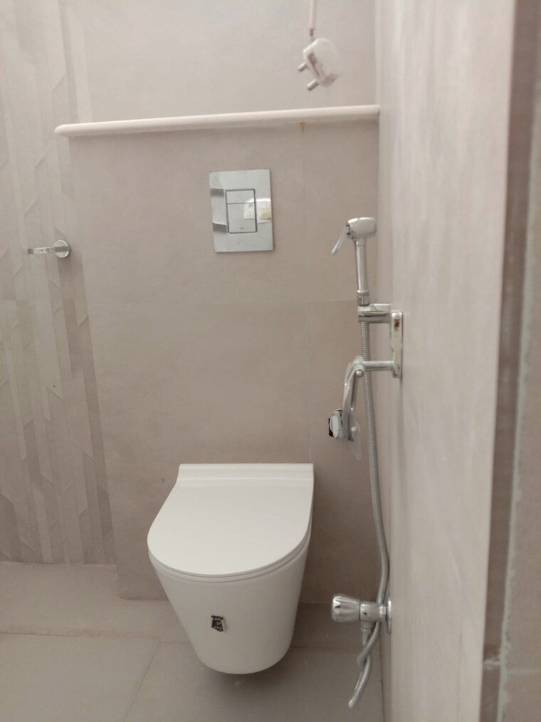 Bathroom, greater kailash i 3 Bedroom 1600 Sq.Ft. Builder Floor In Greater Kailash I Delhi 9208610