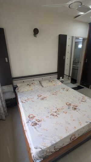 Room in 2 BHK Apartment at Gundecha Symphony, Andheri West – for Sale