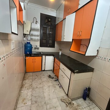 Team Area in 3 BHK Builder Floor at Kotla Mubarakpur – for Rent