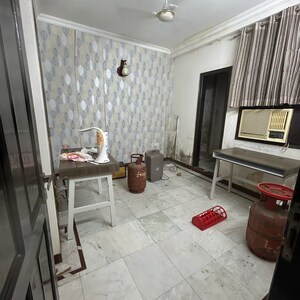 Team Area in 3 BHK Builder Floor at Kotla Mubarakpur – for Rent