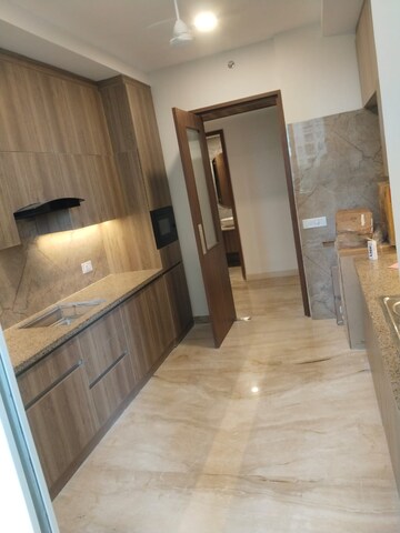 Room in 3.5 BHK Apartment at Ambience Creacions, Sector 22 – for Rent