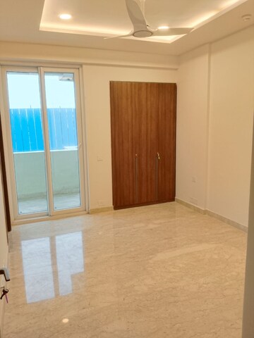 Room in 3.5 BHK Apartment at Ambience Creacions, Sector 22 – for Rent