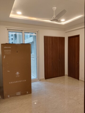 Room in 3.5 BHK Apartment at Ambience Creacions, Sector 22 – for Rent