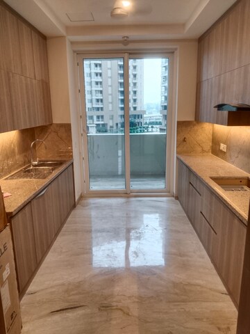 Room in 3.5 BHK Apartment at Ambience Creacions, Sector 22 – for Rent