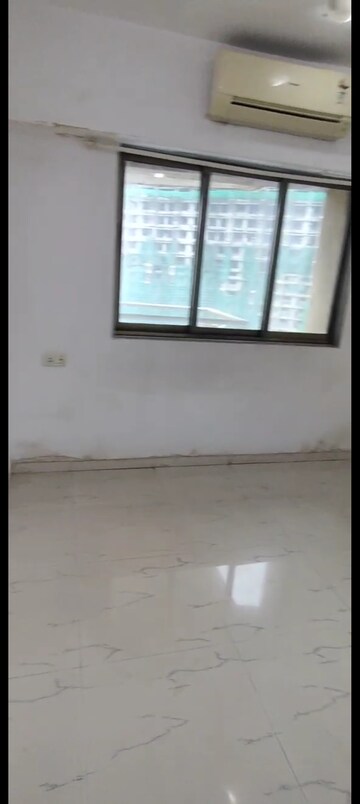 Room in 2 BHK Apartment at Lokhandwala Harmony, Worli – for Rent