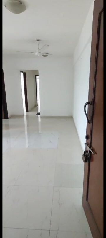 Room in 2 BHK Apartment at Lokhandwala Harmony, Worli – for Rent