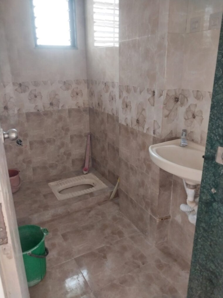 Bathroom, chandkheda 2 Bedroom 1080 Sq.Ft. Apartment In Chandkheda Ahmedabad 9208661