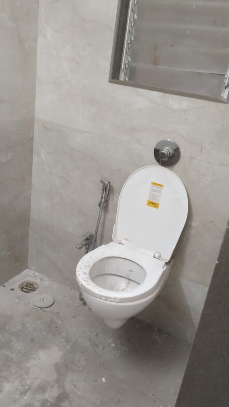 Bathroom, ami-vini-solitaire 2 Bedroom 600 Sq.Ft. Apartment In Dahisar West Mumbai 9208678