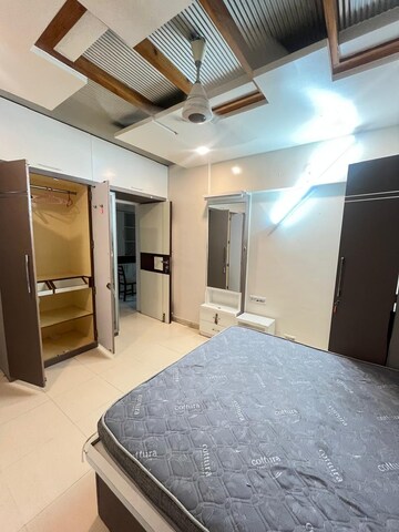 Bedroom in 3.5 BHK Apartment at Vanaraji Heights, Kothrud – for Rent