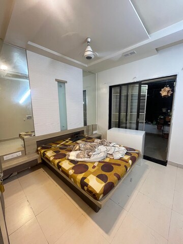 Bedroom in 3.5 BHK Apartment at Vanaraji Heights, Kothrud – for Rent