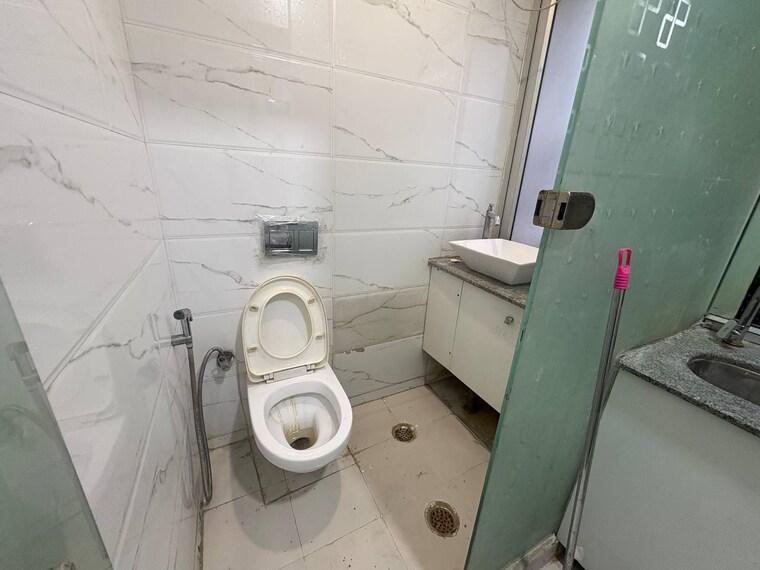 Bathroom, netaji subhash place Commercial Office Space 462 Sq.Ft. In Netaji Subhash Place Delhi 9208692