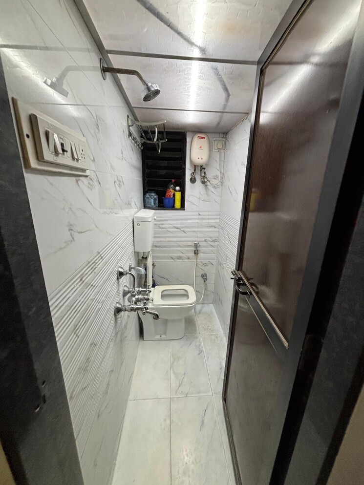 Bathroom, safa-marwah-tower 2 Bedroom 500 Sq.Ft. Apartment In Mazgaon Mumbai 9208700