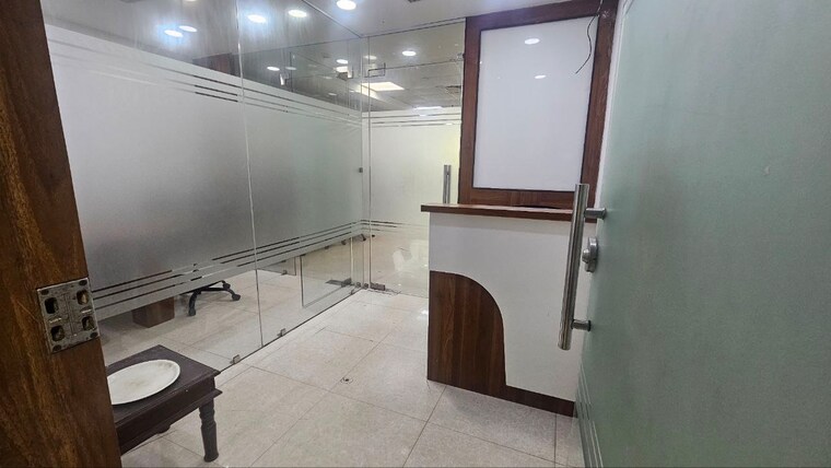 Team Area, netaji subhash place Commercial Office Space 1039 Sq.Ft. In Netaji Subhash Place Delhi 9208701