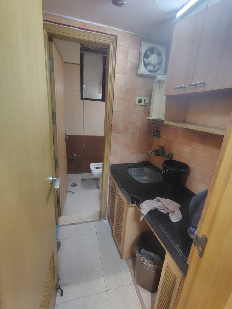 Team Area, netaji subhash place Commercial Office Space 528 Sq.Ft. In Netaji Subhash Place Delhi 9208708