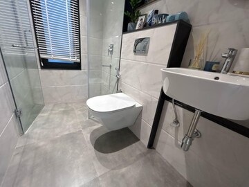 Bathroom in 3 BHK Apartment at Lodha Vista, Lower Parel – for Sale