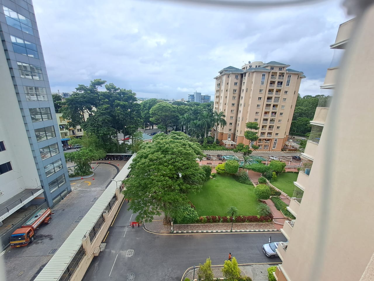 3.5 BHK + Servant Room Apartment For Rent in Prestige St Johns Wood