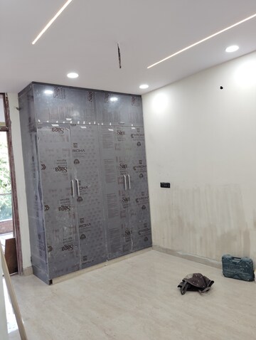 2.5 BHK Apartment For Rent in Navbharat Apartments, Paschim Vihar